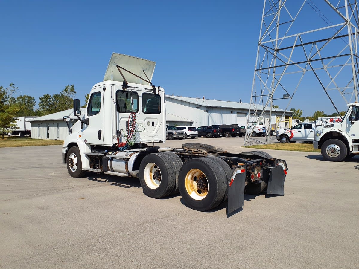 2018 Freightliner CASCADIA 125 744647