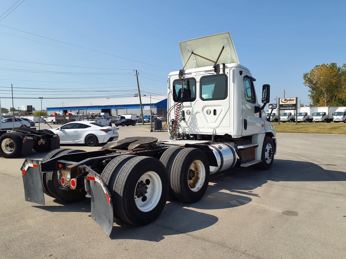 2018 Freightliner CASCADIA 125 744647