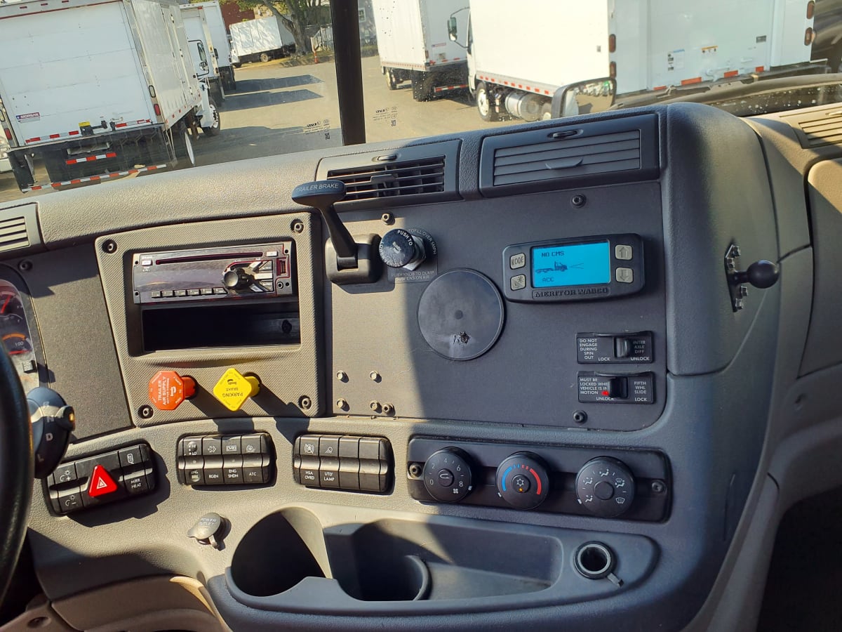2018 Freightliner/Mercedes CASCADIA 125 744751