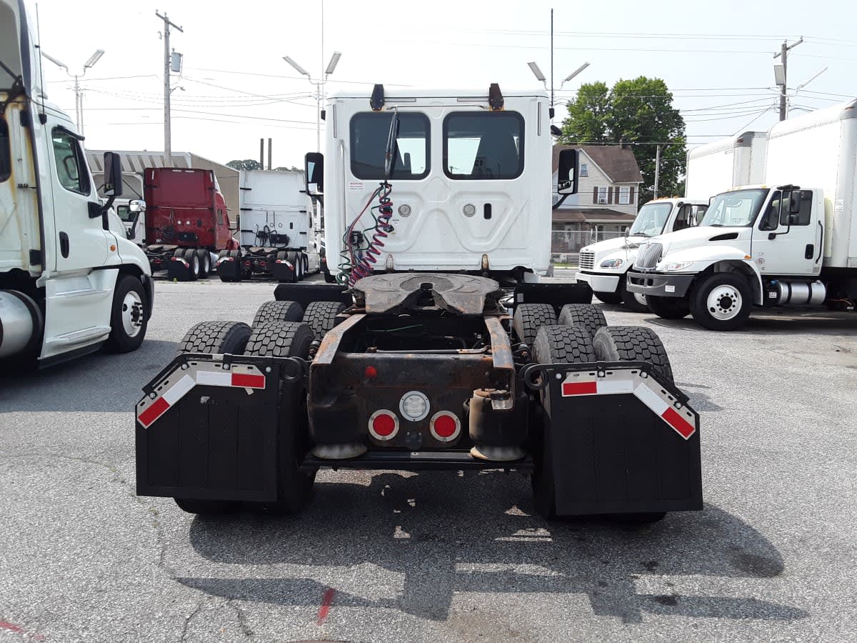 2018 Freightliner CASCADIA 125 744755