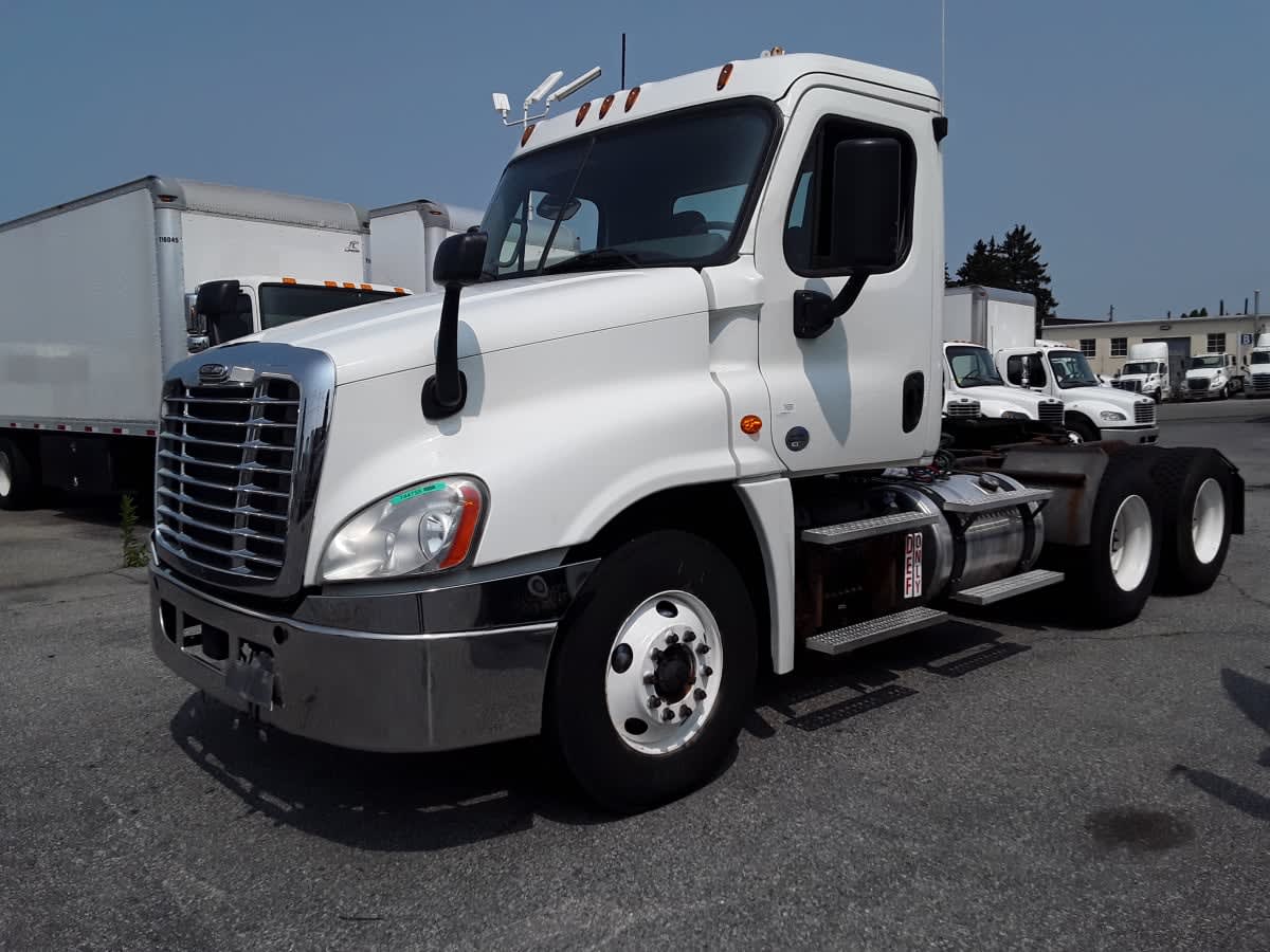2018 Freightliner CASCADIA 125 744755