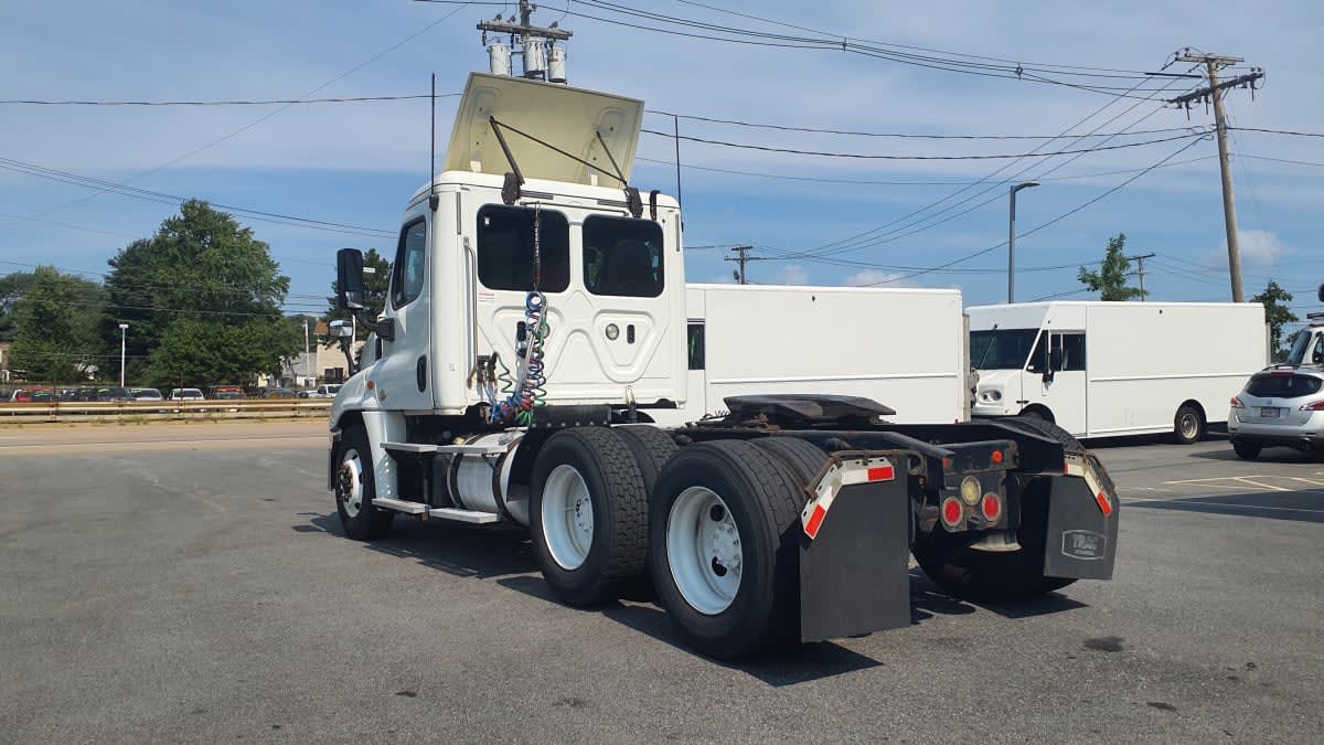 2018 Freightliner Cascadia in Norwood, MA — photo 6