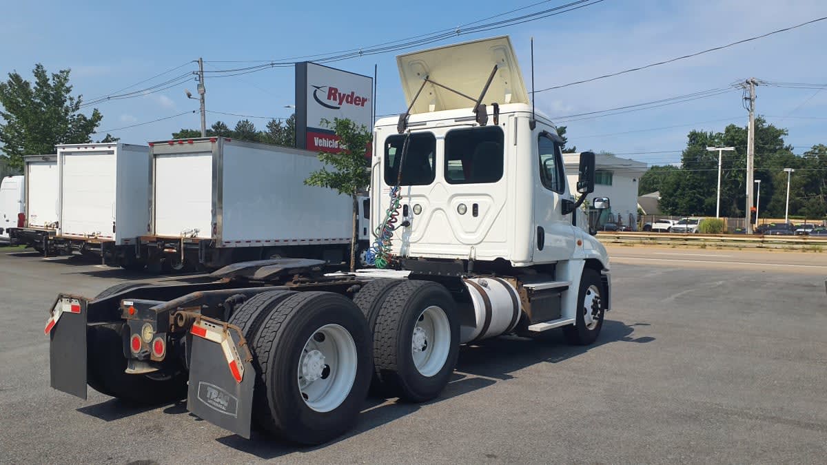 2018 Freightliner Cascadia in Norwood, MA — photo 4