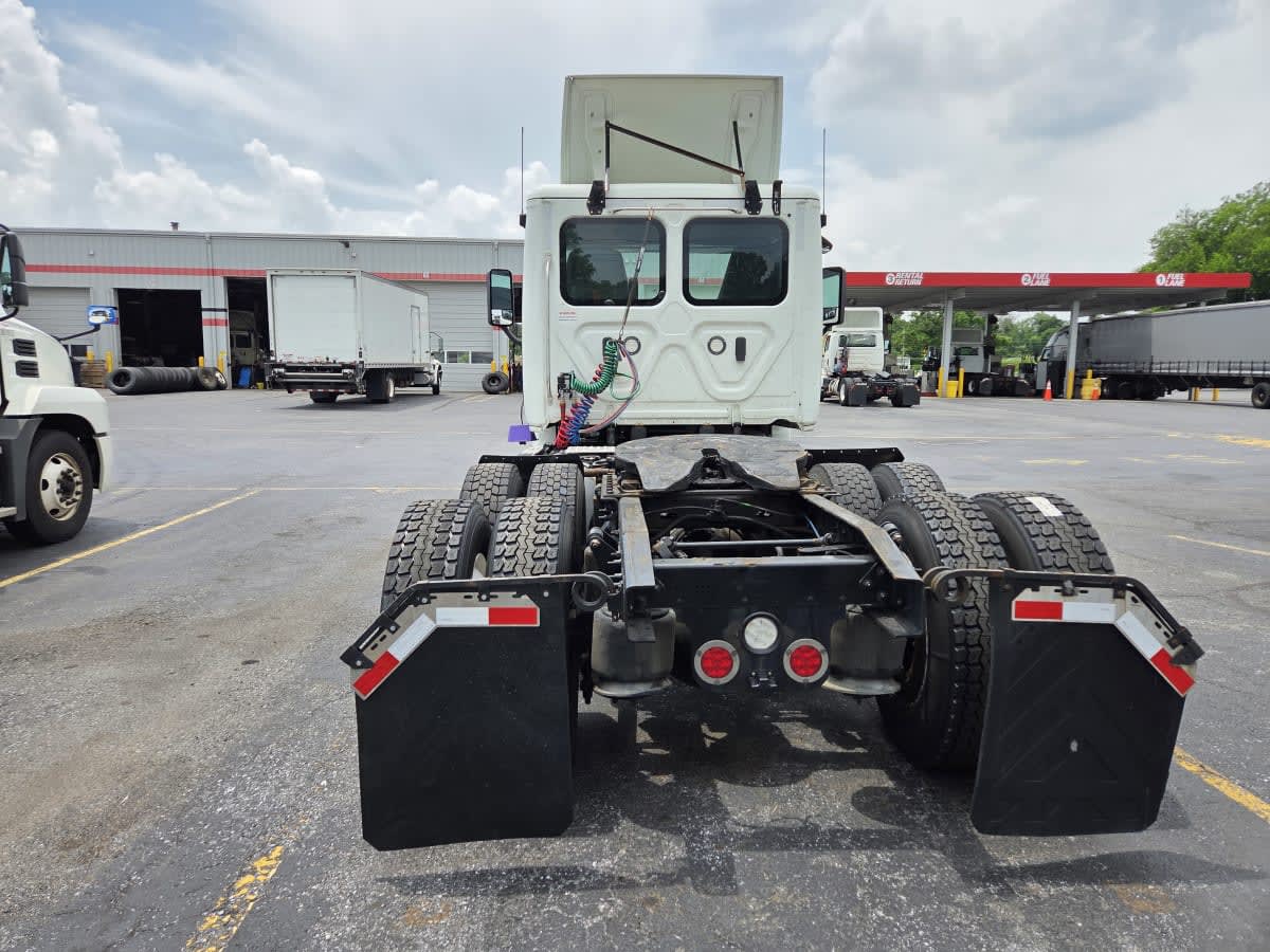 2018 Freightliner CASCADIA 125 744899