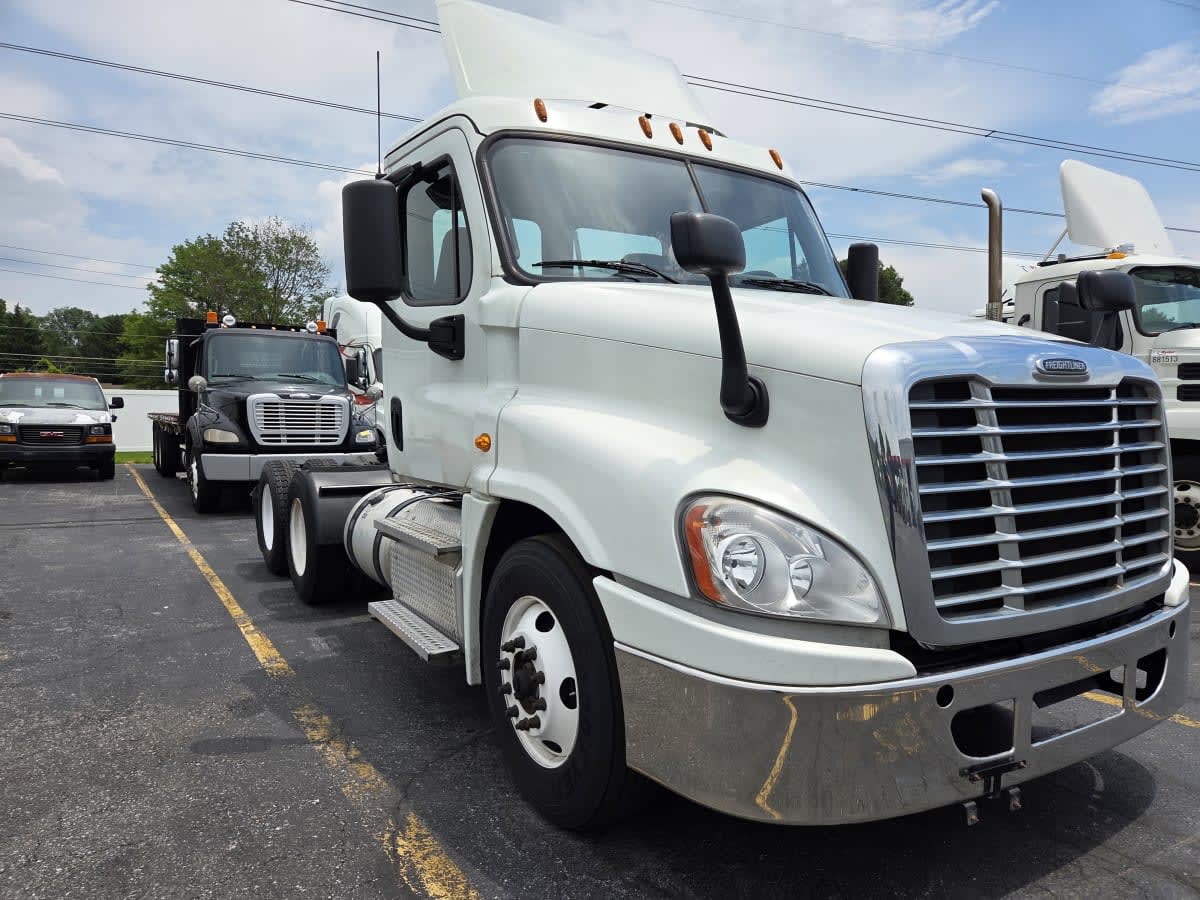 2018 Freightliner CASCADIA 125 744899