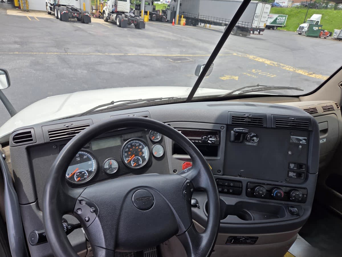 2018 Freightliner CASCADIA 125 744899