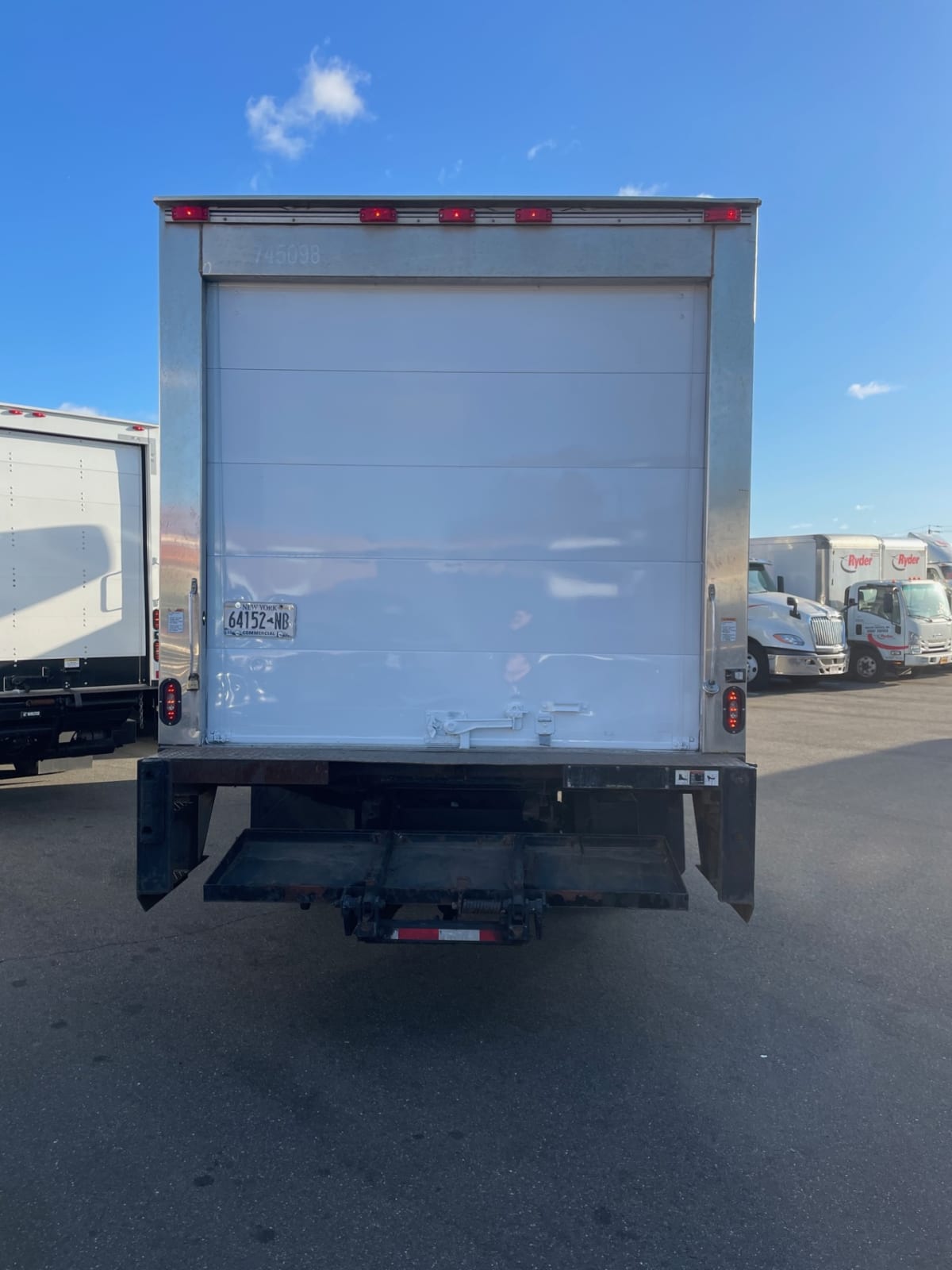 2018 Isuzu NPR 745098