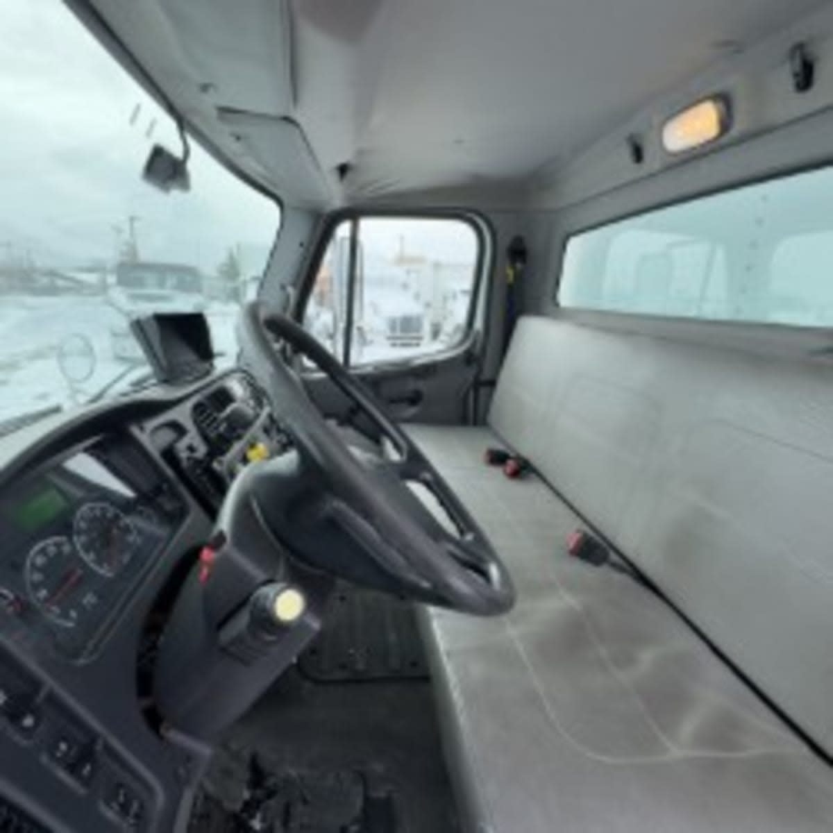 2018 Freightliner/Mercedes M2 106 745489
