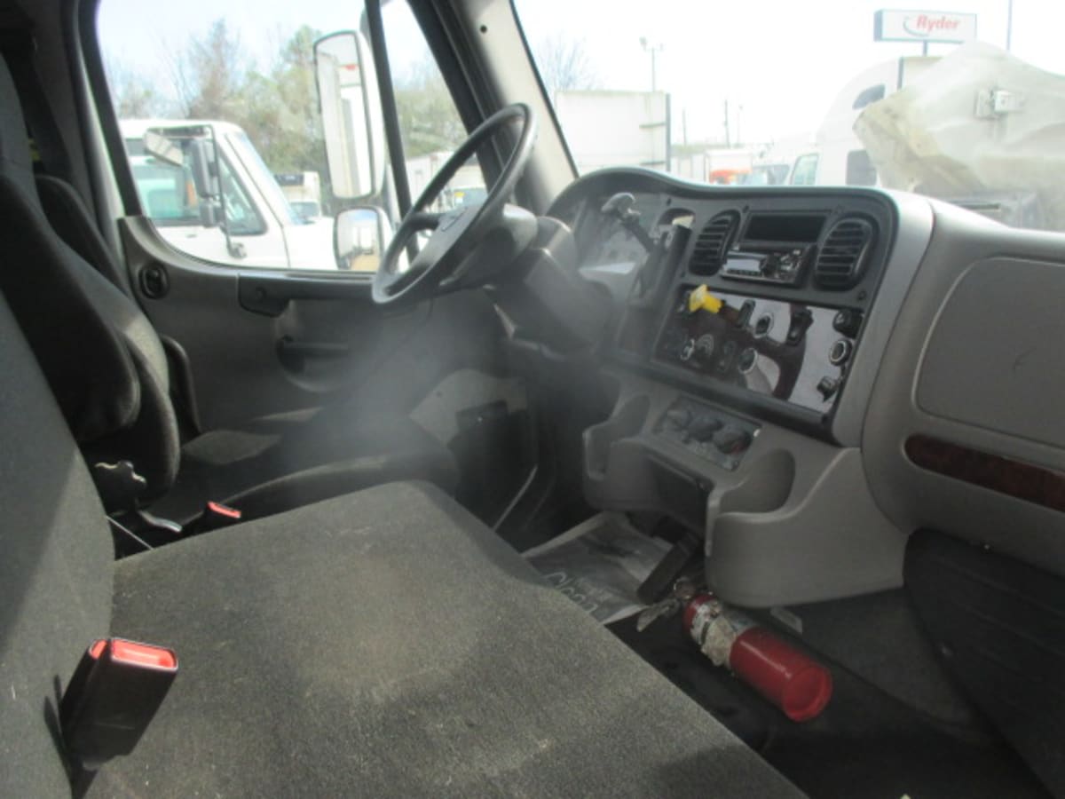 2018 Freightliner M2 106 - image 8