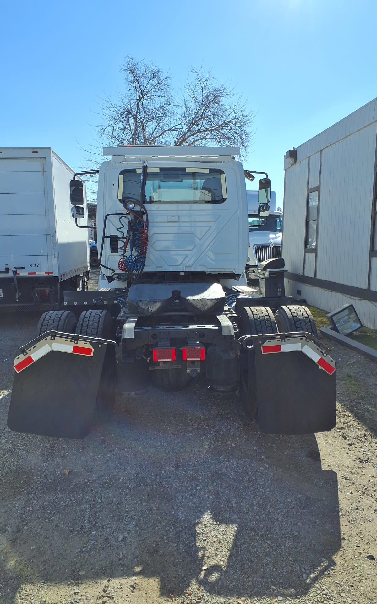 2018 International - image 5