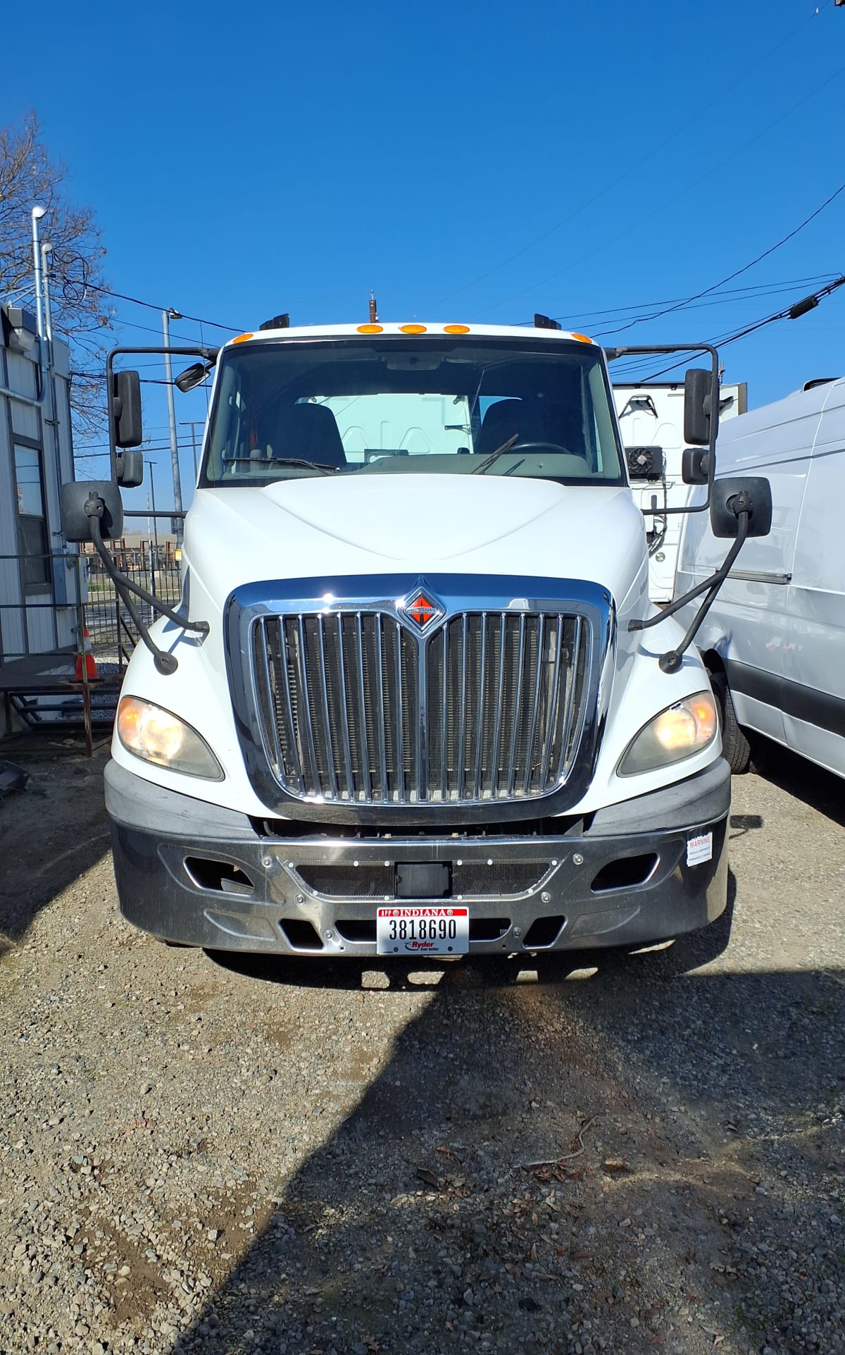 2018 International - image 2