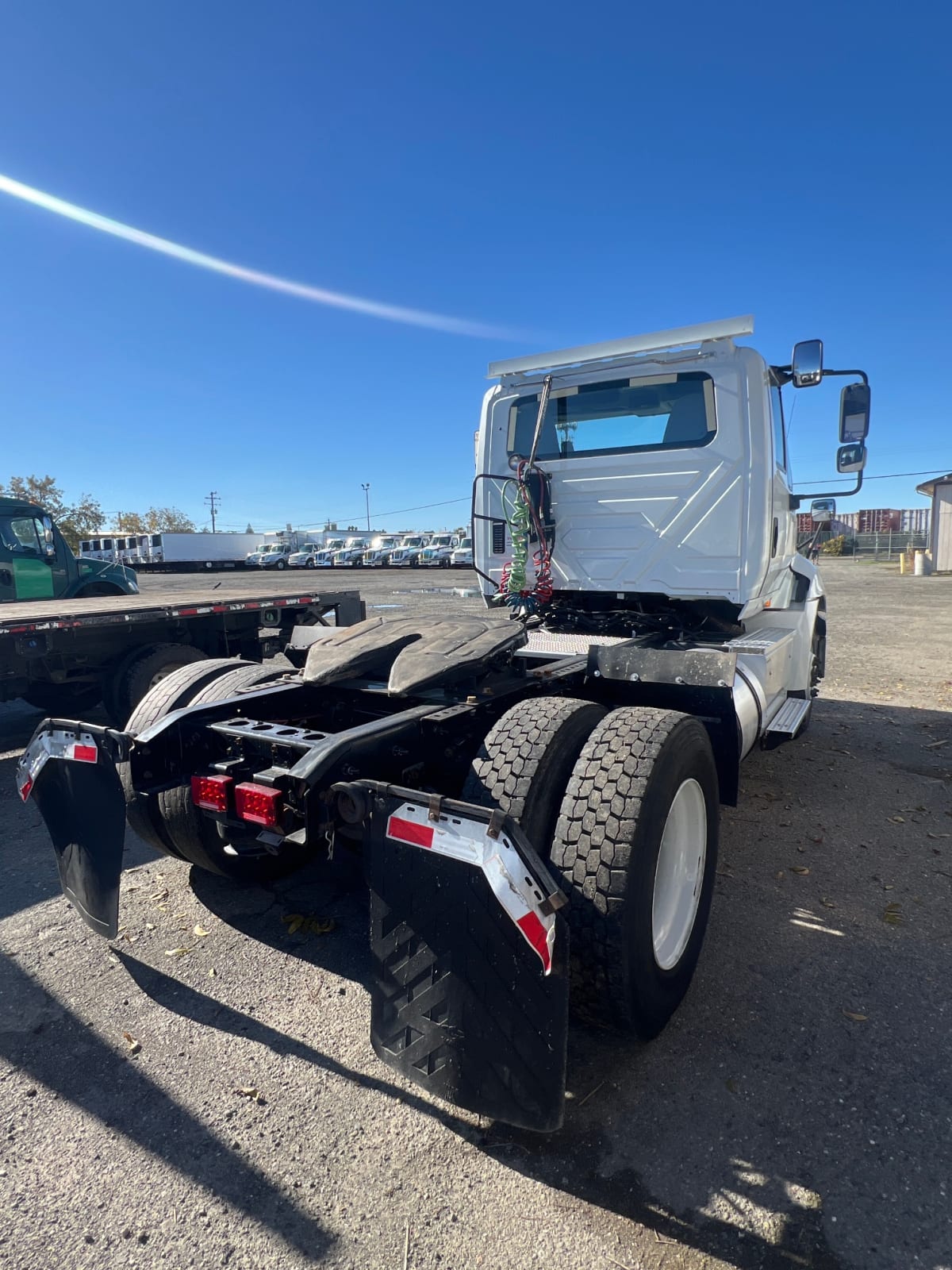 2018 International - image 4