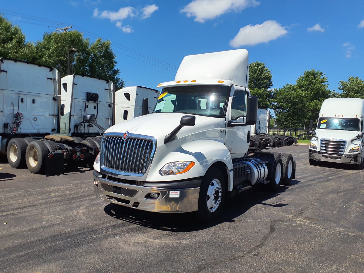 2018 Navistar International LT625 DAYCAB T/A 746591