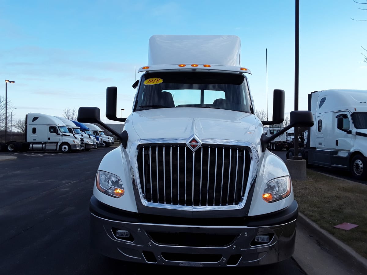 2018 Navistar International LT625 DAYCAB T/A 746655