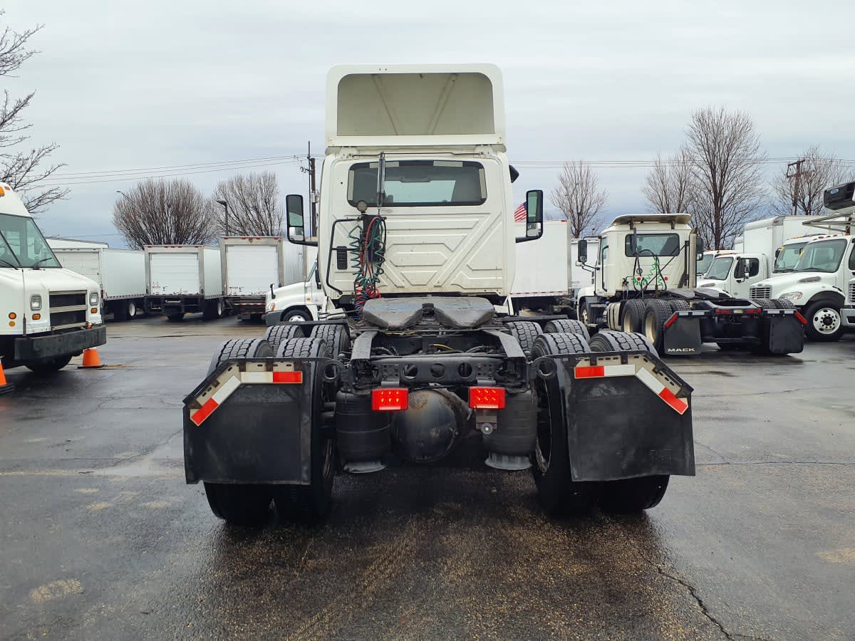 2018 Navistar International LT625 DAYCAB T/A 746715