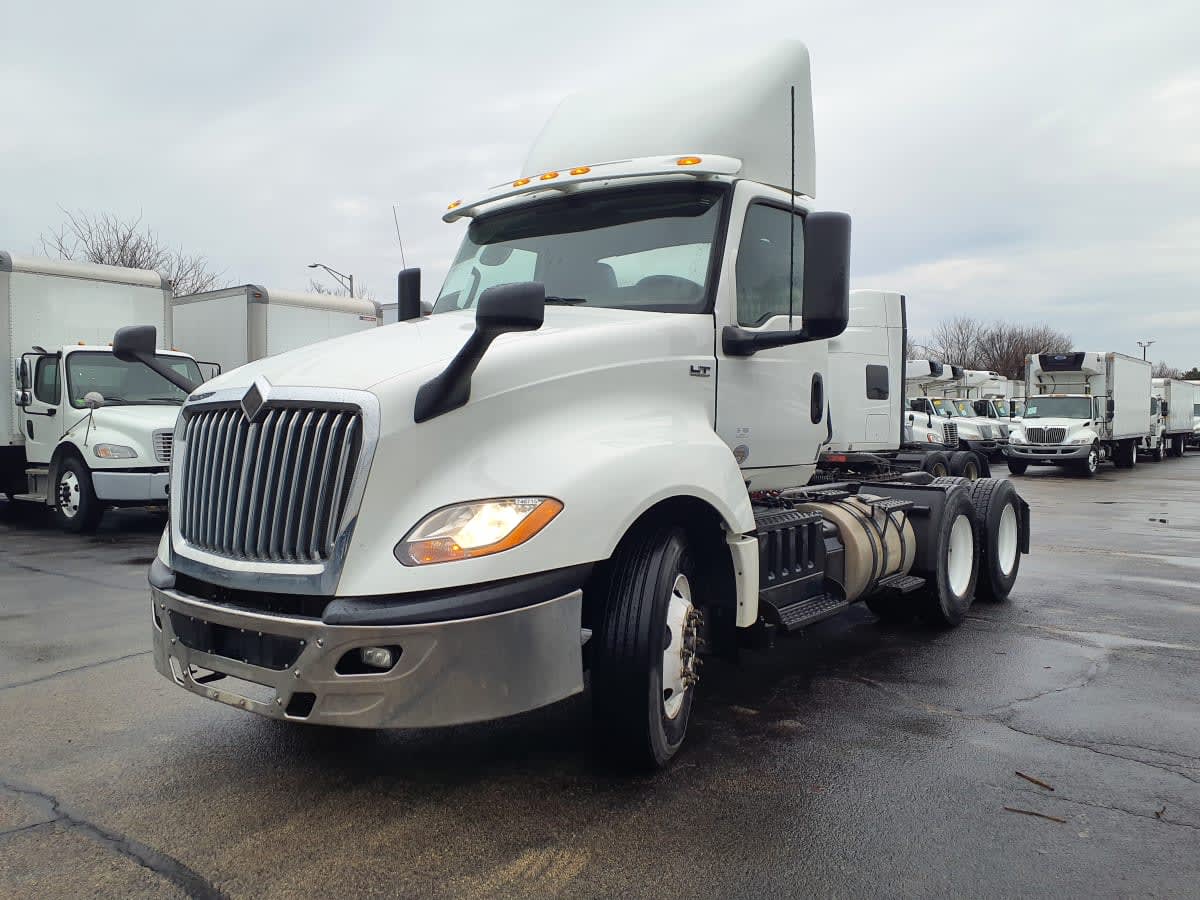 2018 Navistar International LT625 DAYCAB T/A 746715