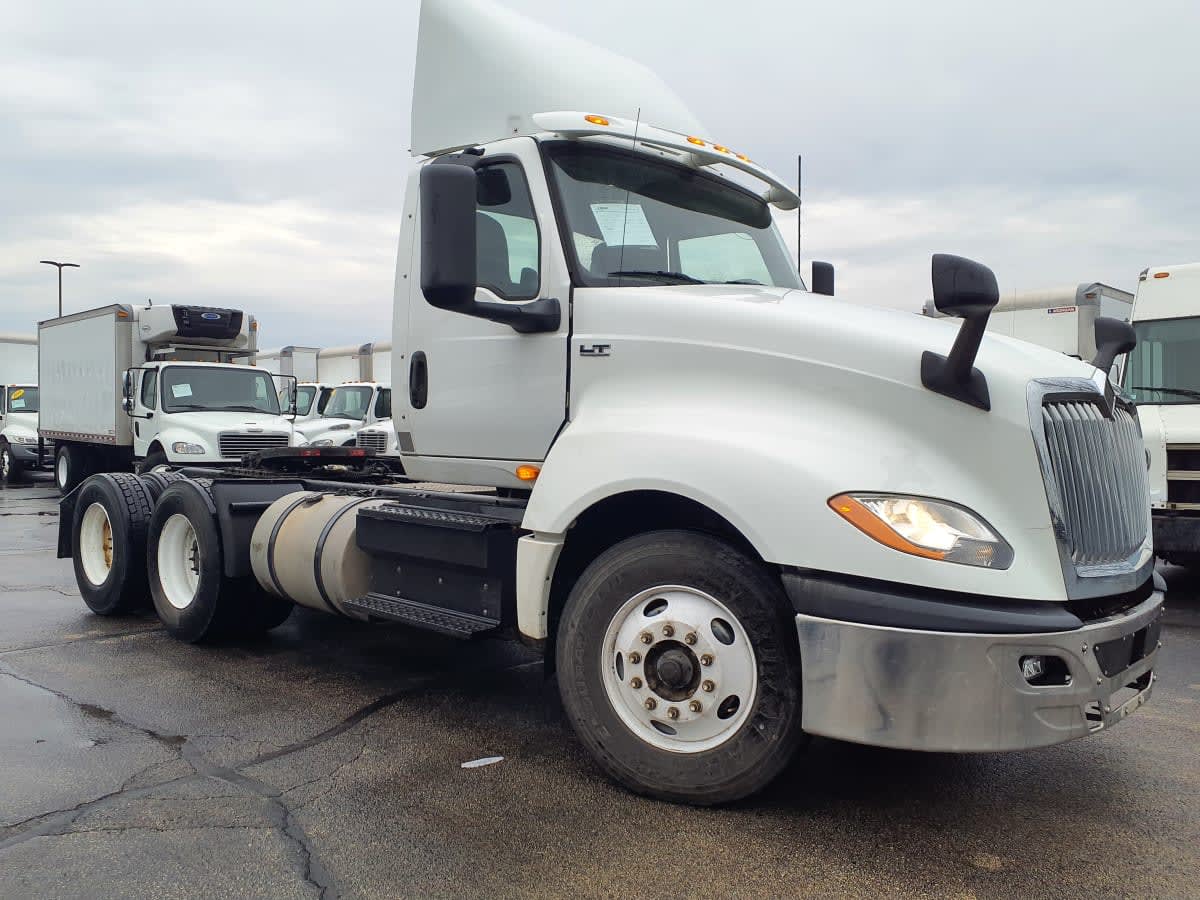 2018 Navistar International LT625 DAYCAB T/A 746715
