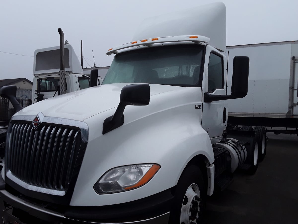 2018 Navistar International LT625 DAYCAB T/A 746736