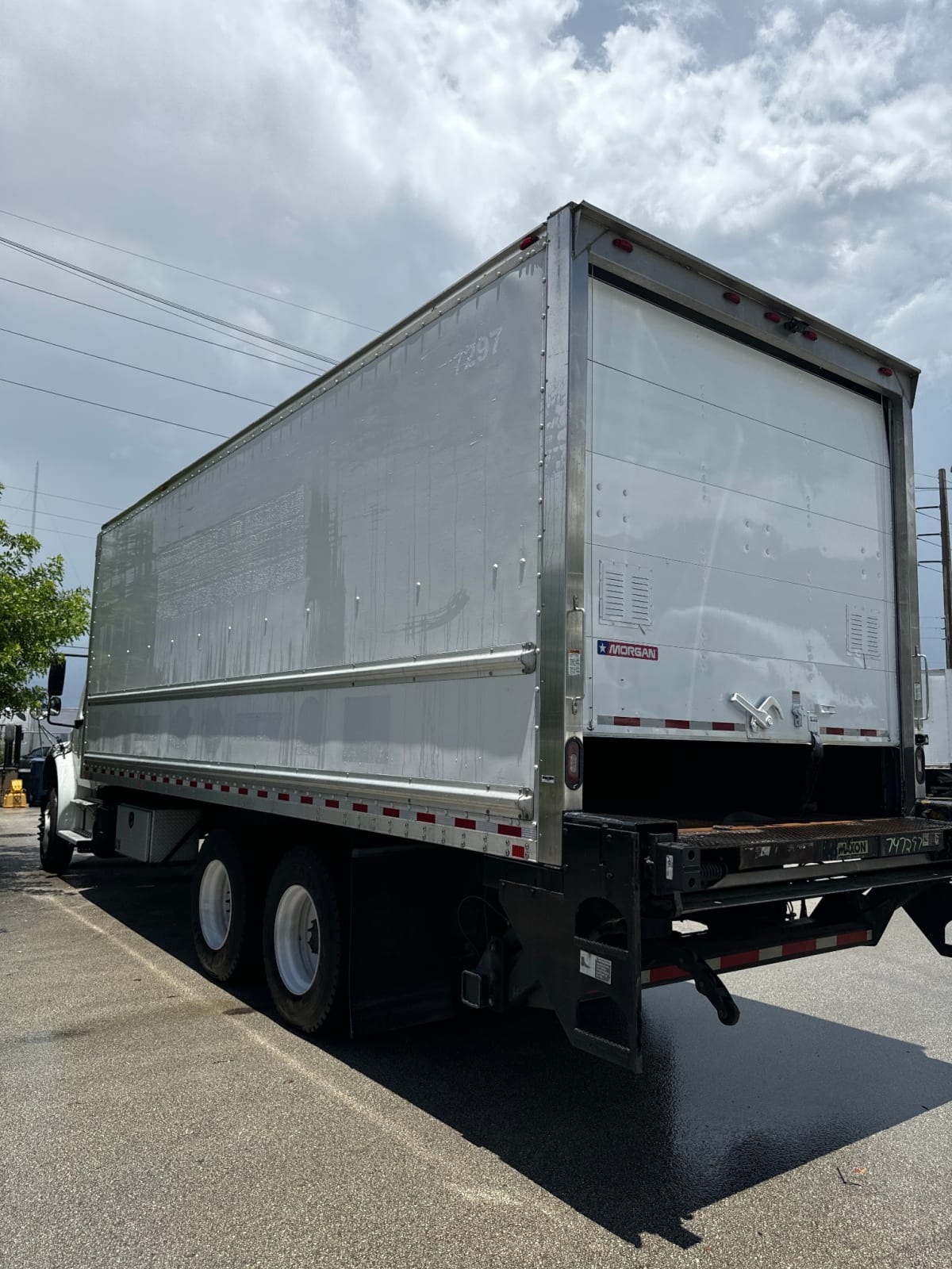 2018 Freightliner/Mercedes M2 106 747297