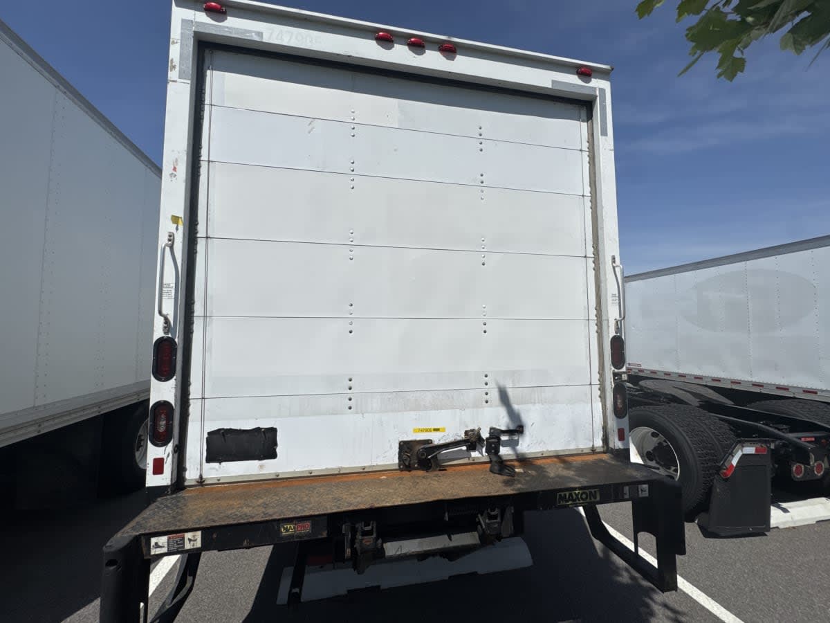 2018 Isuzu NPR HD 747905