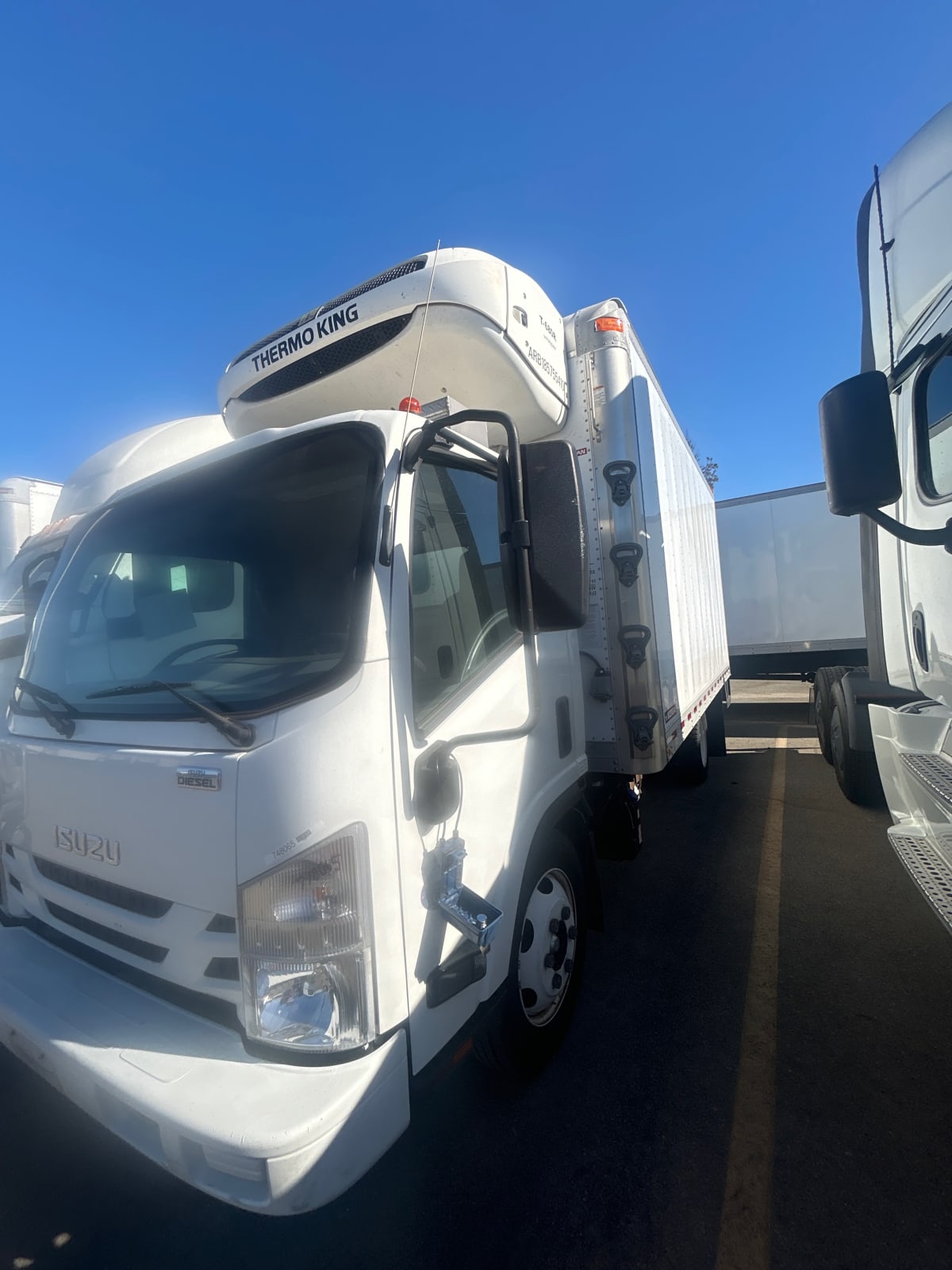 2018 Isuzu NPR 748065