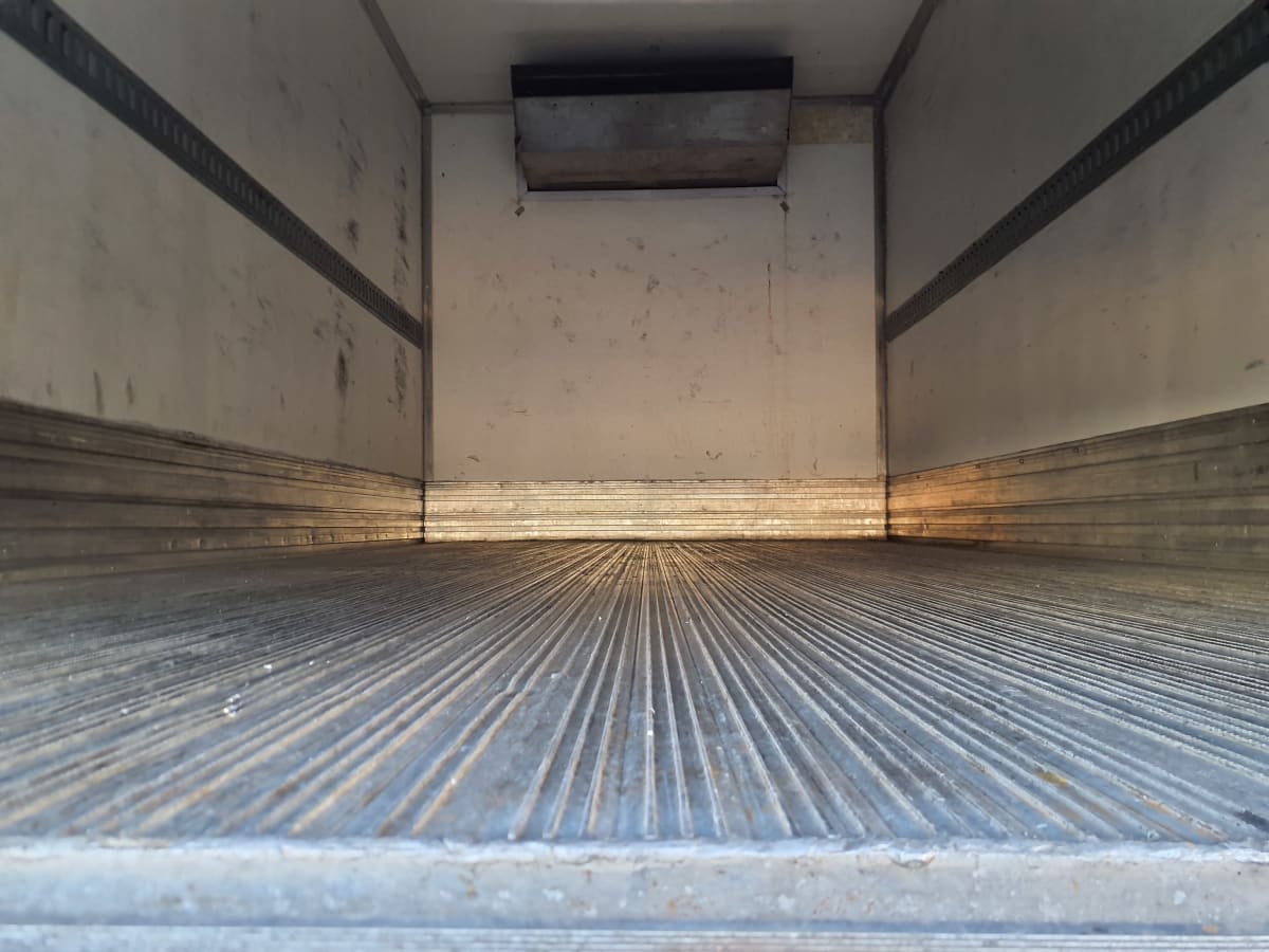 2018 Isuzu NPR - image 9