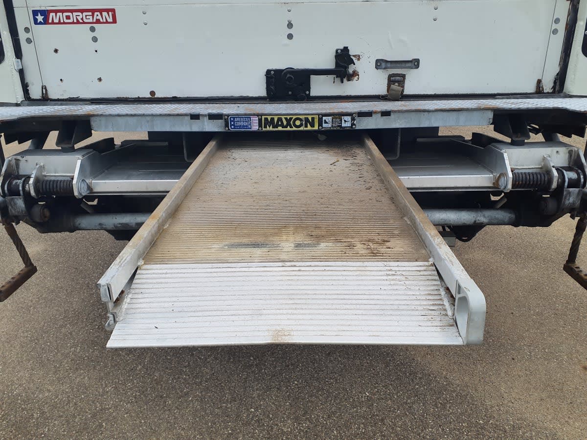 2018 Freightliner/Mercedes M2 106 748109