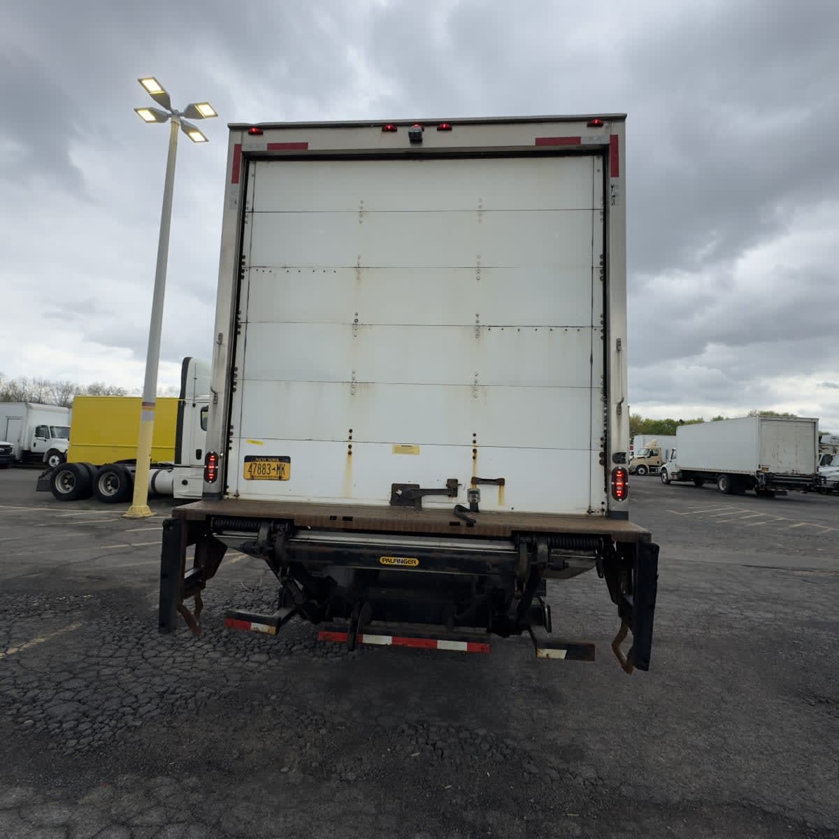 2018 Freightliner M2 106 748616
