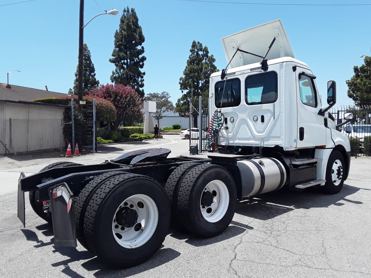 2018 Freightliner Cascadia in Montebello, CA — photo 4
