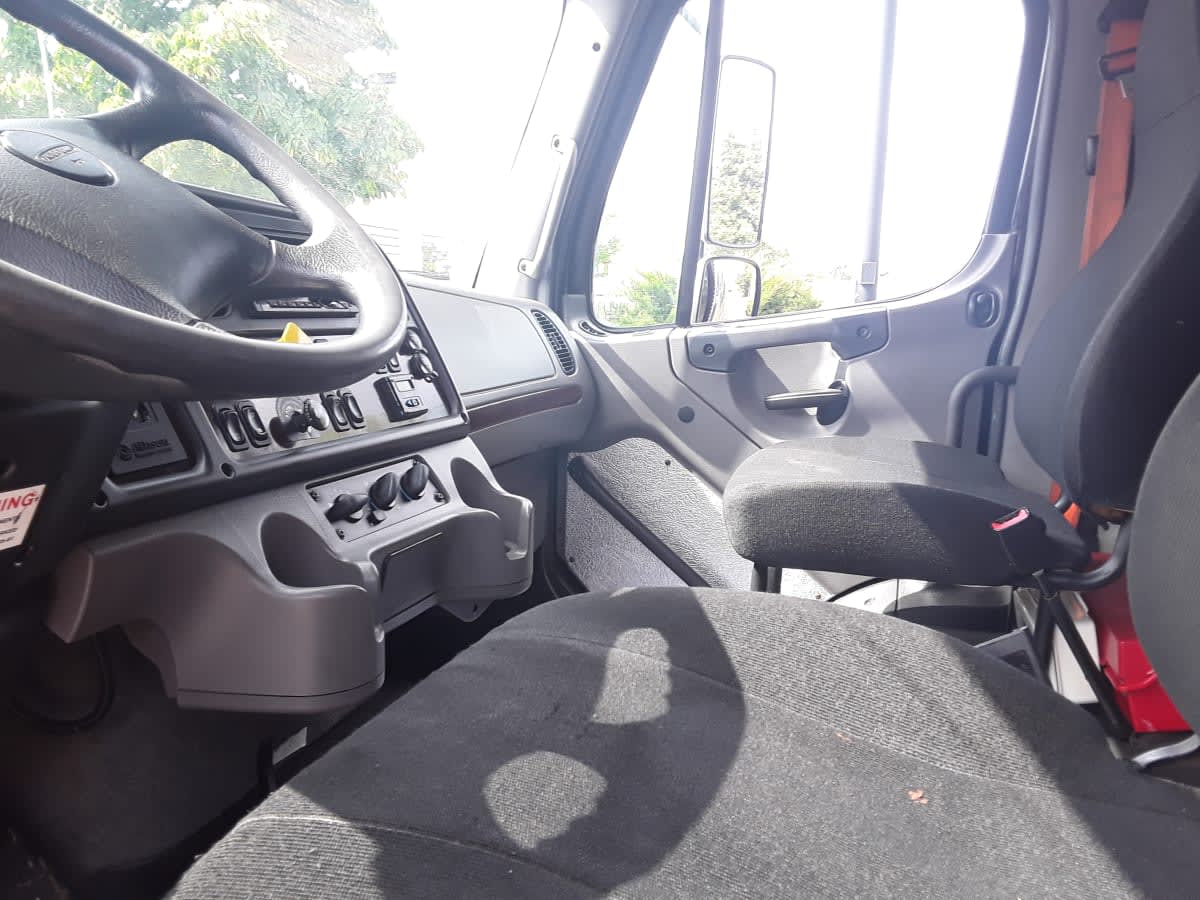 2018 Freightliner/Mercedes M2 106 748752