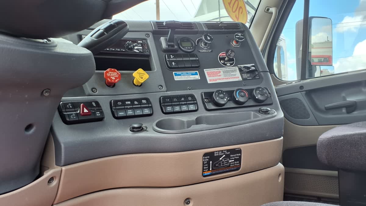 2018 Freightliner CASCADIA 113 748837