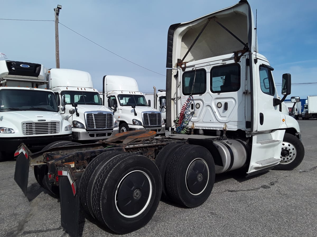 2018 Freightliner/Mercedes CASCADIA 125 749105