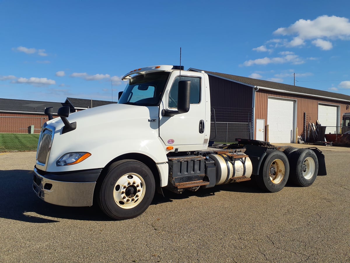 2018 Navistar International LT625 DAYCAB T/A 749212