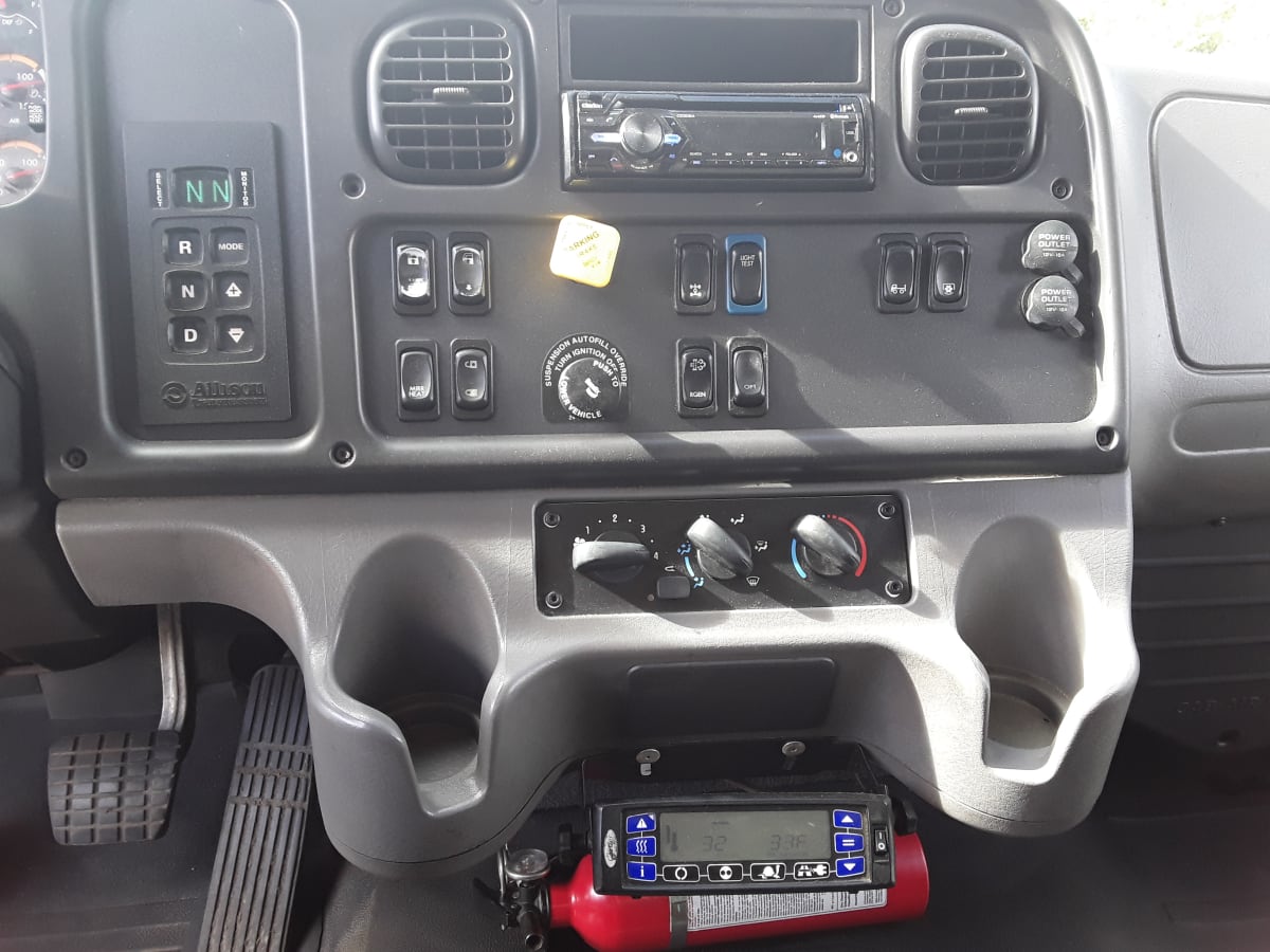 2018 Freightliner/Mercedes M2 106 750025