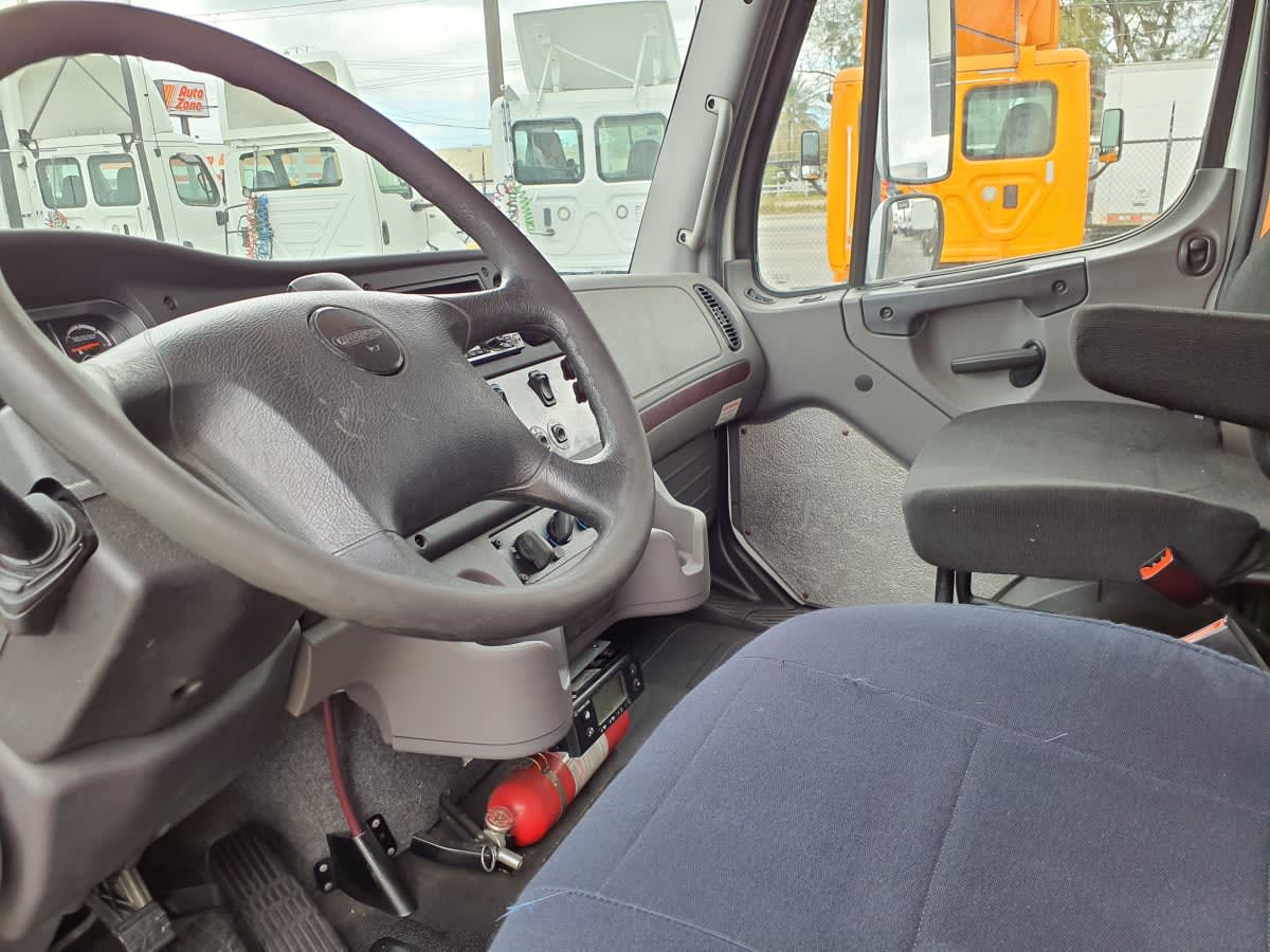 2018 Freightliner/Mercedes M2 106 750303