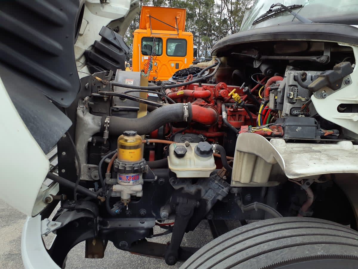 2018 Freightliner/Mercedes M2 106 750303