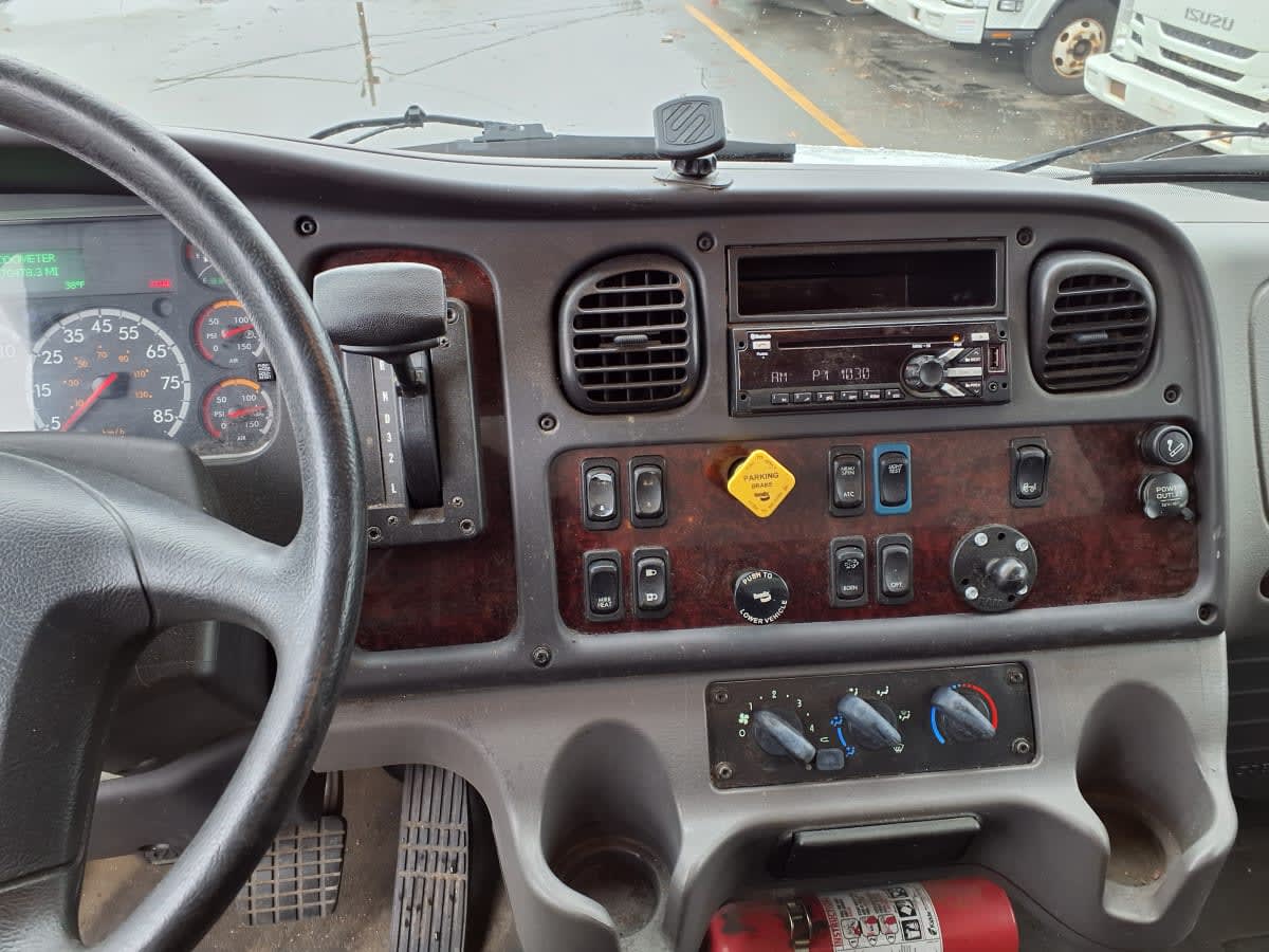 2018 Freightliner/Mercedes M2 106 750378