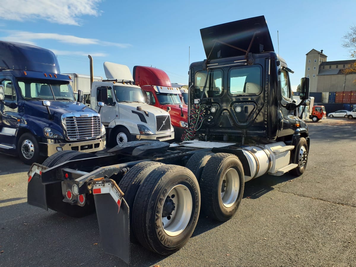 2018 Freightliner/Mercedes CASCADIA 125 750755