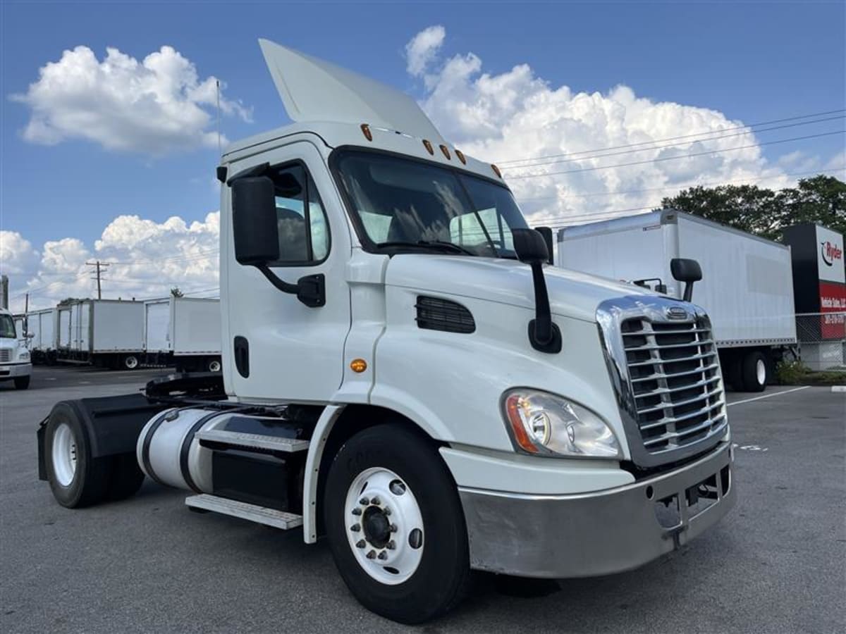 2018 Freightliner - image 3