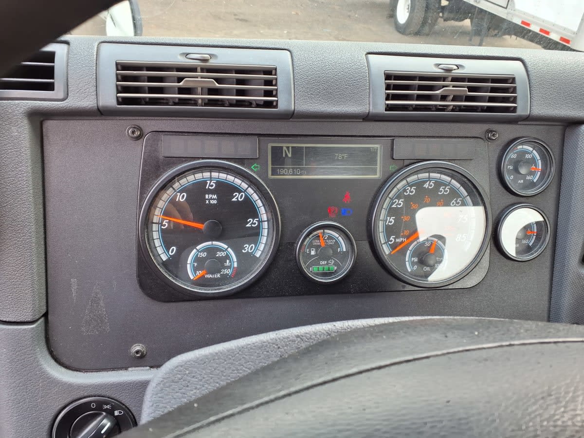 2018 Freightliner - image 8