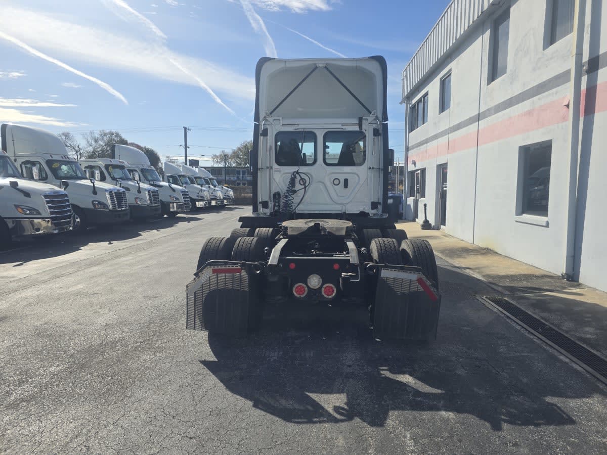 2018 Freightliner - image 5