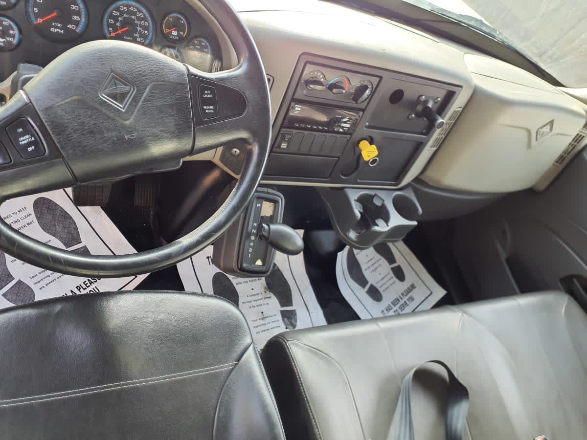 2018 International - image 7