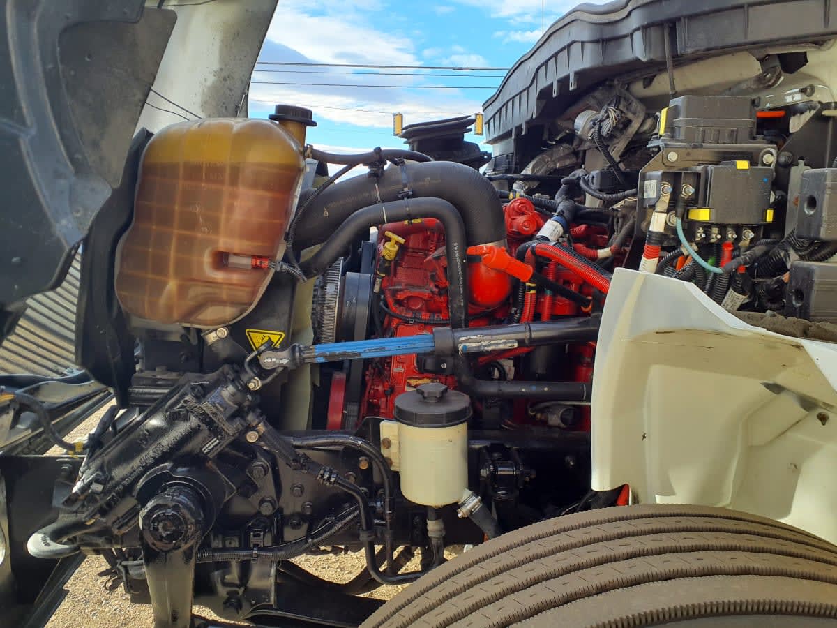 2018 International - image 9