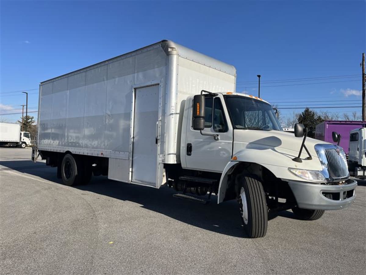 2018 International - image 3