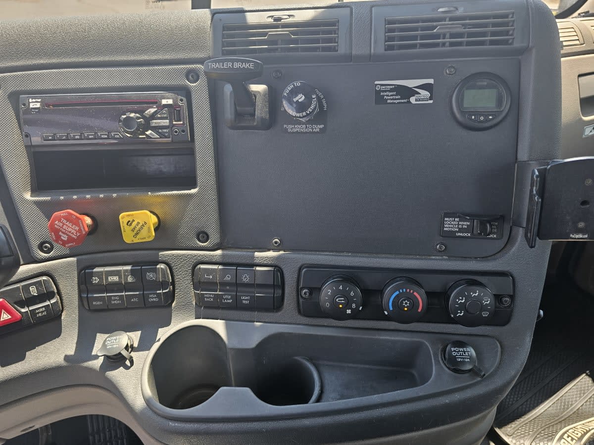 2018 Freightliner - image 12