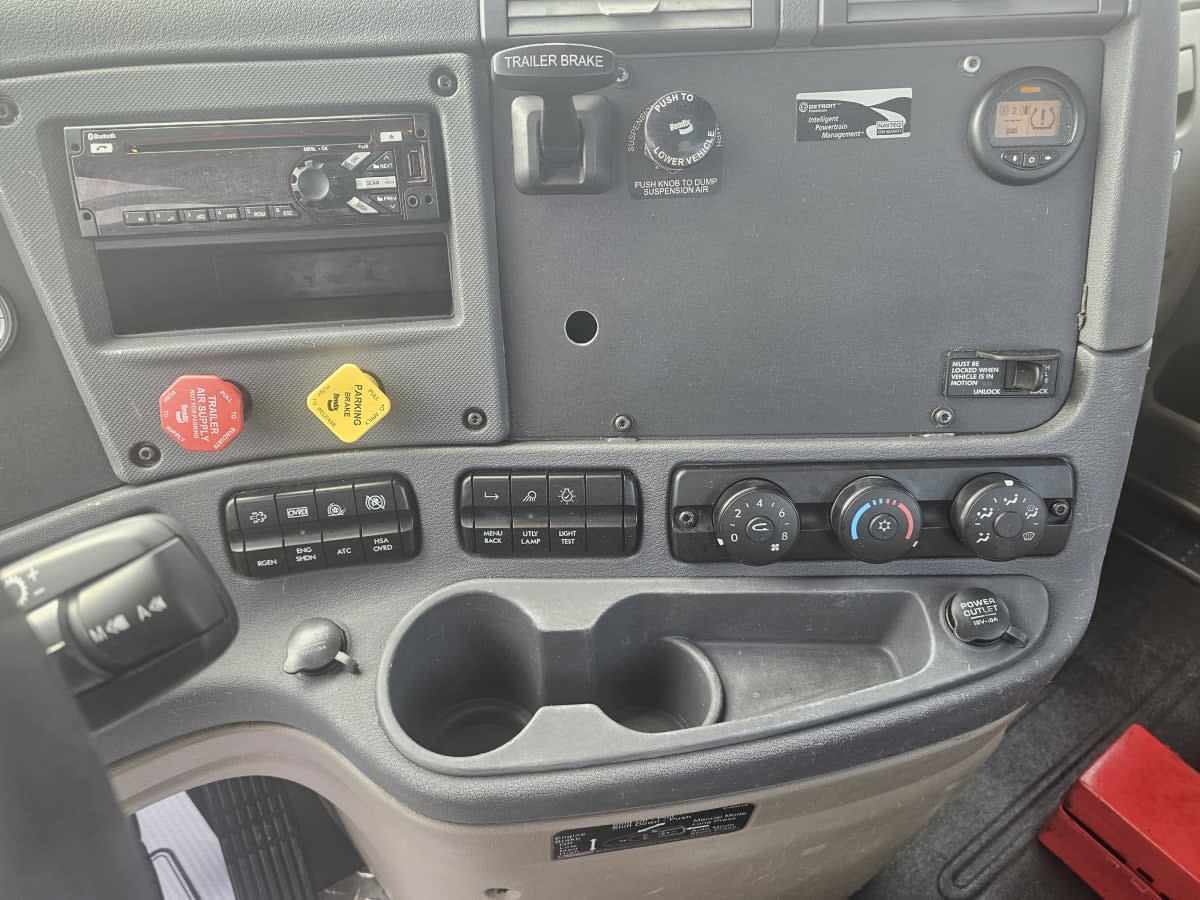 2018 Freightliner - image 9