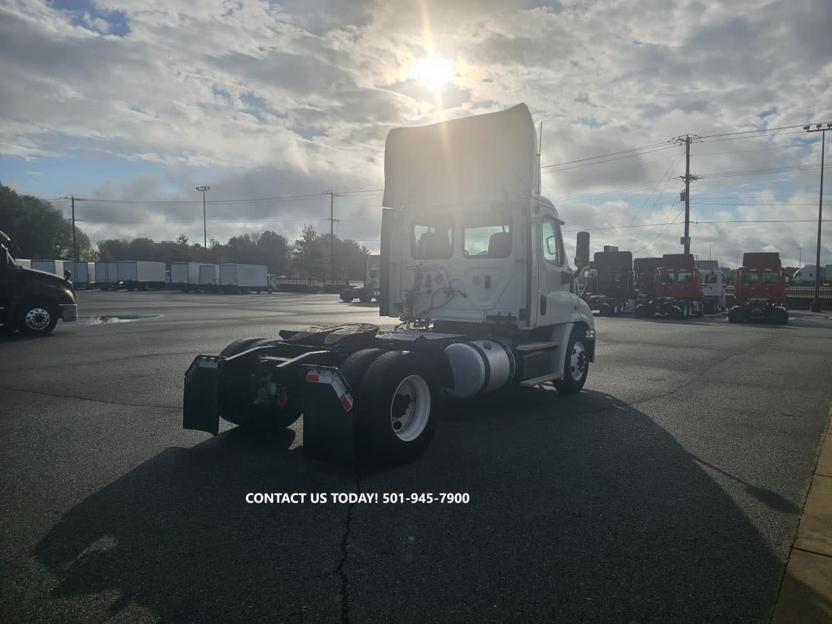 2018 Freightliner - image 4