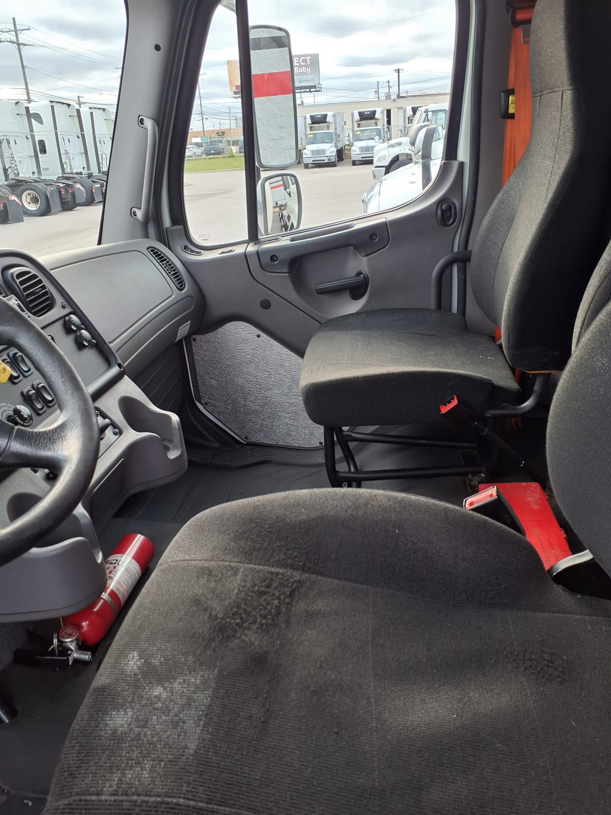 2018 Freightliner/Mercedes M2 106 752447