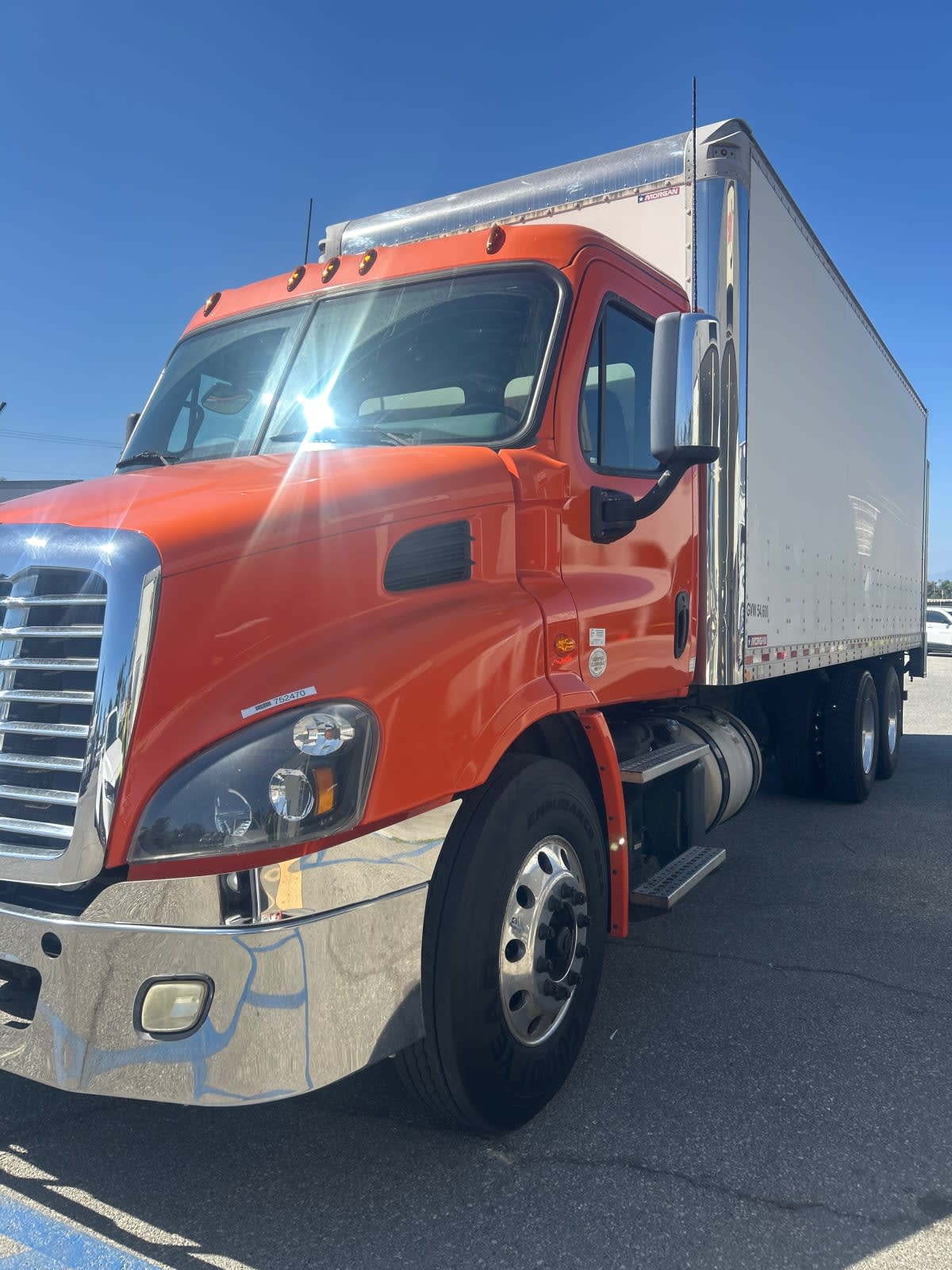 2018 Freightliner Cascadia in Pomona, CA — photo 3