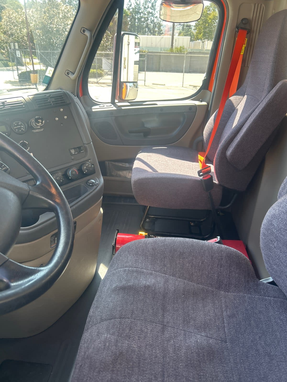 2018 Freightliner Cascadia in Pomona, CA — photo 7